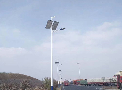 南京歐陸電氣風(fēng)光互補照明系統(tǒng)，設(shè)備配置功率300W