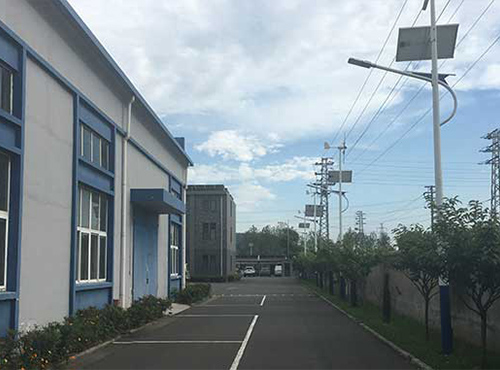 歐陸電氣廠區(qū)風(fēng)光互補路燈系統(tǒng)案例